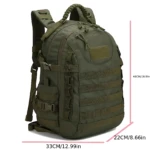Mochila táctica verde oliva con sistema MOLLE, medidas 33x22x48 cm, ideal para transporte de equipo esencial.
