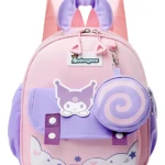 Mochila escolar infantil en rosa y lila con estampado de personaje y accesorios, ideal para niños.