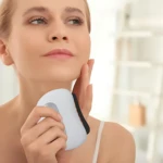 Masajeador Facial Guasha V-85 con microcorriente y control térmico - Tonifica piel firme y relaja tensión muscular en cualquier lugar - Imagen 5