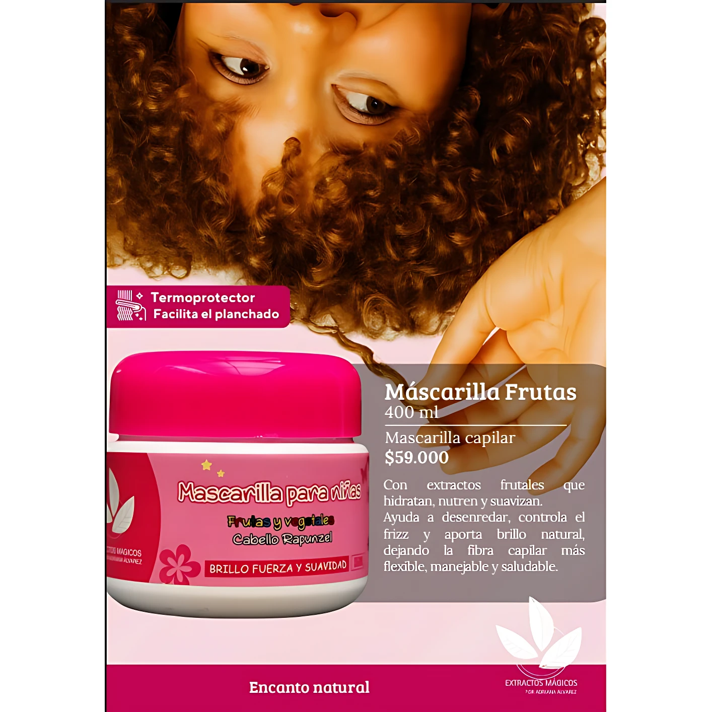 Mascarilla capilar de frutas en frasco rosa con tapa brillante, 400 ml. Textura cremosa visible en etiqueta. Fondo con mujer de cabello rizado y mano tocando el producto.