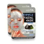 Dos sobres de mascarilla facial Sadoer con carbón de bambú, mostrando rostro con aplicación de máscara blanca y detalles del empaque que indican 25 ml.