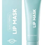 Tubo y caja de mascarilla para labios en tono azul claro, con texto blanco que dice "Soothing Lip Mask" y un icono de labios. Presentación de 10g/0.35oz.