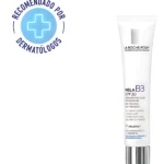 Tubo blanco de crema Mela B3 SPF30 con niacinamida, con sello de recomendación dermatológica en la esquina superior izquierda.