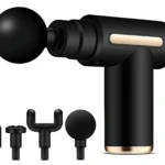 Masajeador manual negro con mango ergonómico y cinco cabezales intercambiables incluidos, ideal para aliviar tensión muscular.