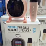 Mini parlante karaoke inalámbrico color rosa con micrófono incluido, sobre su caja de presentación.