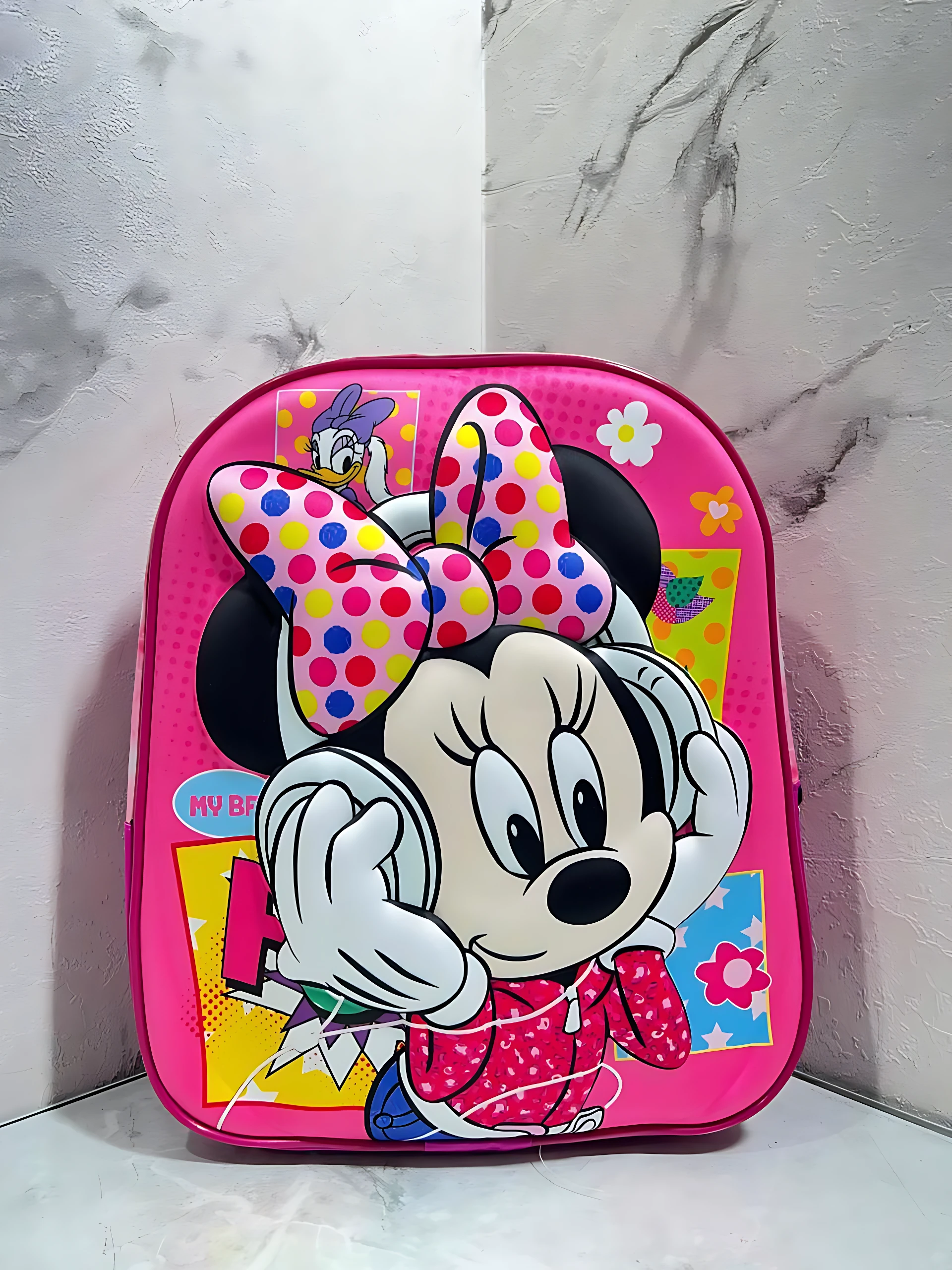 Mochila escolar infantil rosa con Minnie Mouse, cierre único y diseño compacto para transporte ligero de útiles.
