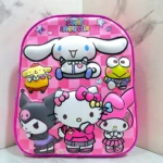 Mochila escolar infantil compacta rosa con estampado de personajes Sanrio Lovers Club, cierre único y diseño ergonómico para niños.