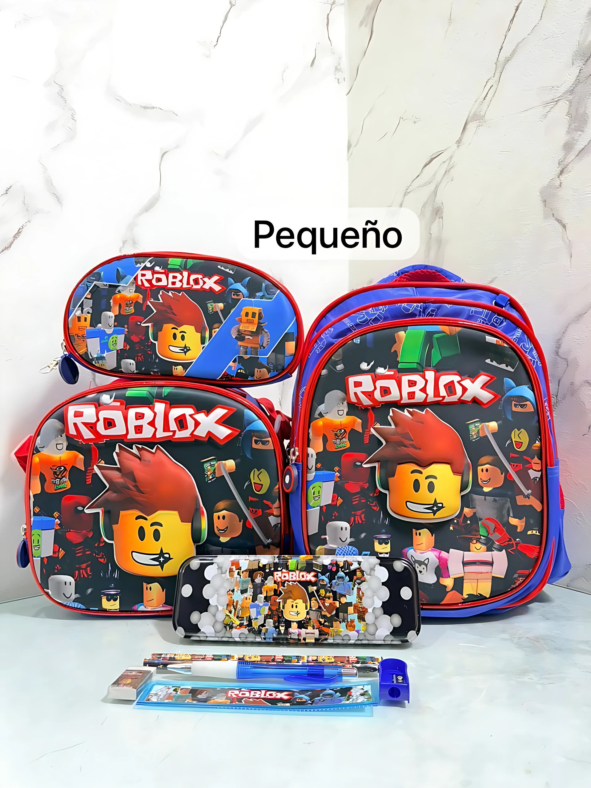 Mochila escolar pequeña con lonchera integrada, temática Roblox, incluye estuche y útiles escolares.