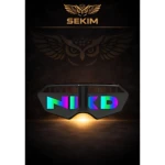 Stops LED NKD 125 con diseño agresivo y logotipo retroiluminado en colores neón, ideal para aumentar visibilidad nocturna en motos.