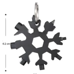 Multiherramienta copo de nieve negra con anillo metálico, mide 6,2 cm por lado y cuenta con múltiples puntas para abrir botellas y herramientas.