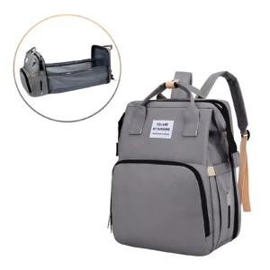 Pañalera morral gris con cambiador integrado, asa superior y bolsillos frontales con cremalleras. Incluye inserto para pañales en compartimento superior.