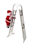 Papá Noel animado subiendo escalera doble metálica plateada, con traje rojo y blanco, en posición de ascenso lateral.