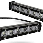 Dos barras LED negras ultra slim de 8000 lúmenes, con ocho focos visibles y conectores laterales, dispuestas en diagonal sobre fondo blanco.