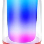 Parlante Bluetooth con luces LED reactivas en color rojo, cuerpo translúcido con gradiente azul y rosa, botones de control visibles en la base.