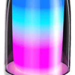 Parlante Bluetooth blanco con luces LED en gradiente de azul a rosa, visto de frente con botones de control visibles en la base.