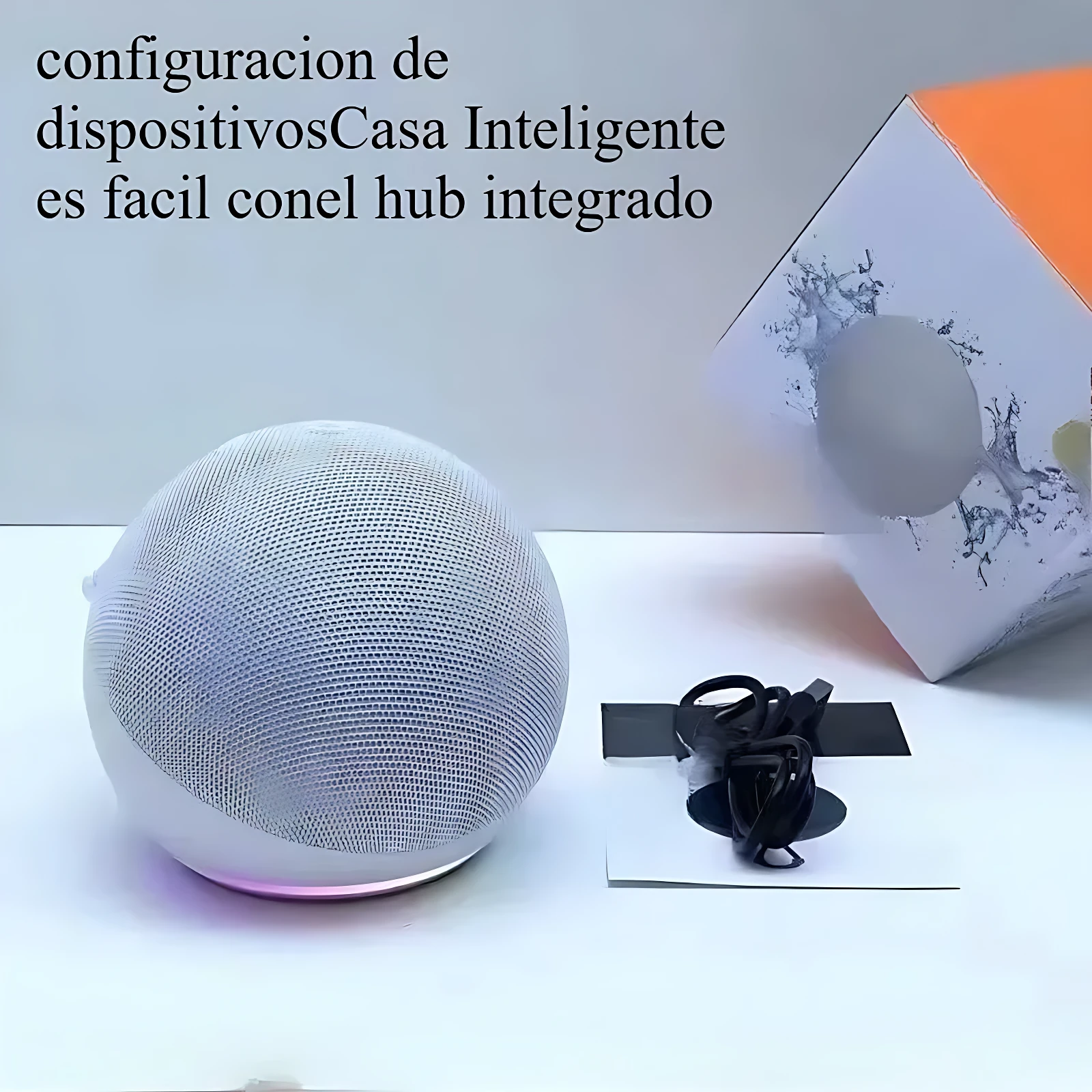 Parlante inteligente esférico blanco con rejilla perforada, base luminosa y cable negro incluido, junto a su caja de presentación.