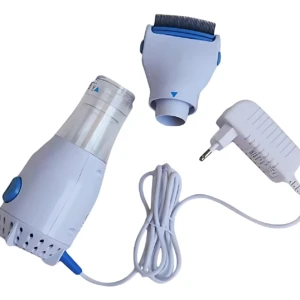 Peine eléctrico quitapulgasy piojos sin químicos, color blanco con detalles azules, incluye cabezal de cepillo, base de carga y cable de alimentación.
