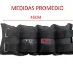 Pesas tobilleras graduables de 10 kg en color negro, con correas ajustables y etiquetas visibles de marca y peso, mostrando medidas promedio de 45 cm de largo por 18 cm de ancho.