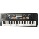 Teclado electrónico negro de 61 teclas con panel de control, dos altavoces y botones naranjas para aprender música.