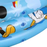 Piscina inflable azul con Mickey Mouse y Donald Duck en primer plano, diseño de 3 anillos para niños.