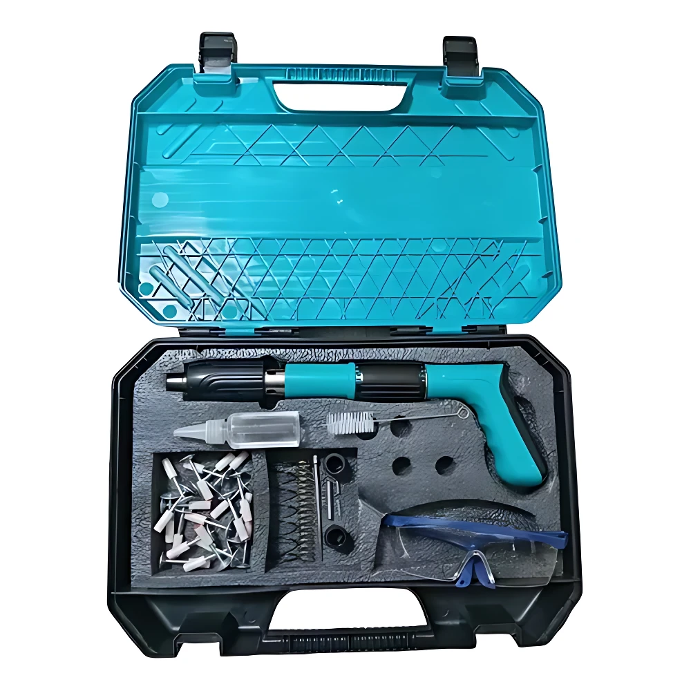 Pistola de clavos manual silenciosa en caja abierta, con mango azul turquesa, accesorios incluidos y organizador de clavos.