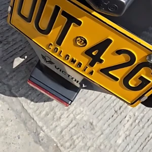 Porta Placa Victory