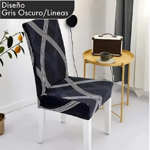 Protector elástico para silla de comedor en gris oscuro con diseño de líneas blancas diagonales, ajustado sobre respaldo y asiento.