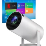 Proyector Smart Hy300 Pro blanco con soporte, mostrando pantalla de inicio con aplicaciones como Netflix y YouTube.