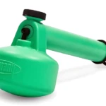 Pulverizadora Export X370 en resina verde con mango ergonómico y tapa negra, diseñada para aplicación manual de químicos agrícolas.