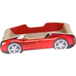 Rascador para gatos en forma de auto compacto, color rojo con detalles blancos y negro, superficie de cartón corrugado para rascar.