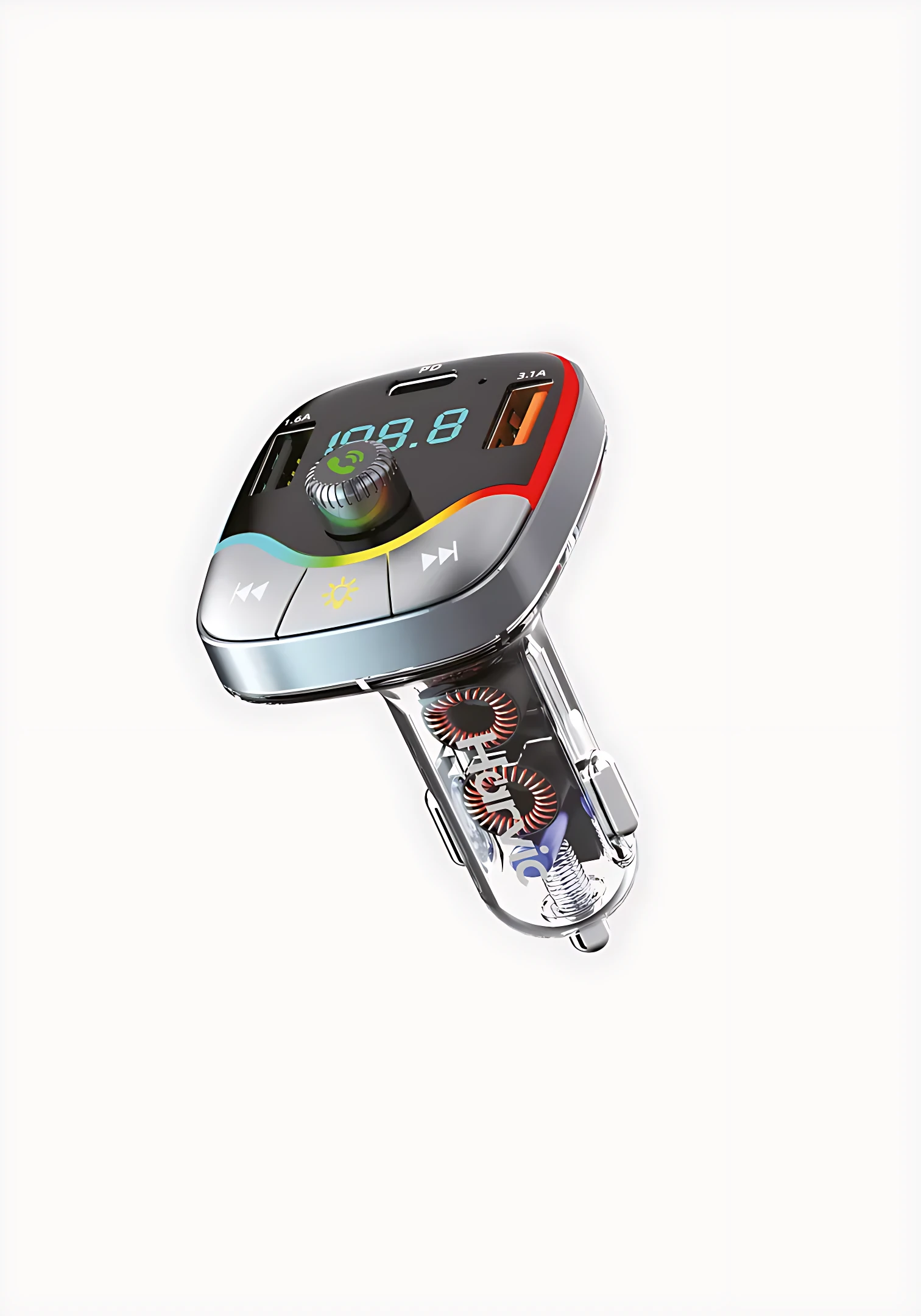 Transmisor Bluetooth para coche con pantalla digital, controles táctiles y puerto de carga rápida, conectado al encendedor del vehículo.