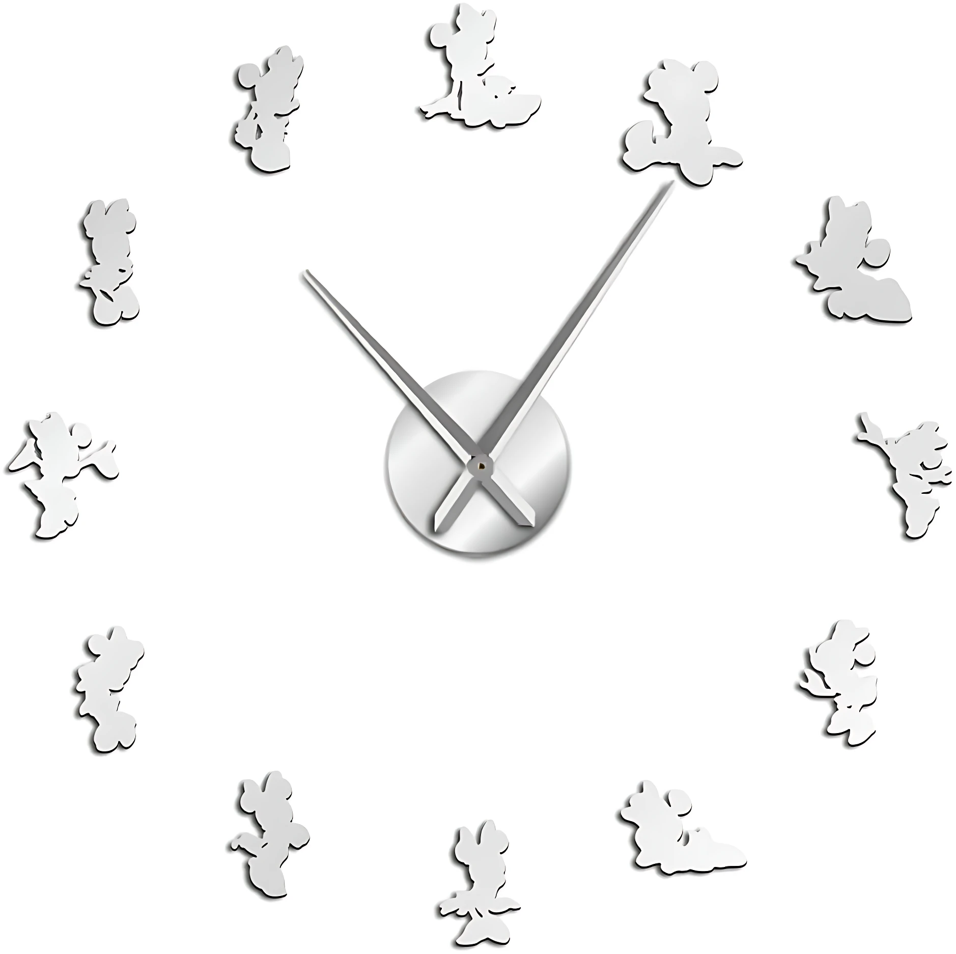Reloj de pared DIY con diseño de Mickey Mouse en acrílico reflectante, números dispuestos en círculo alrededor de manecillas plateadas sobre fondo blanco.
