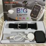 Smartwatch C90 Ultra 2 en caja abierta: pulsera negra, cargador, cable USB y caja protectora. Pantalla de 2.19 pulgadas visible en la caja.