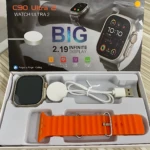 Smartwatch C90 Ultra 2 con pantalla de 2.19 pulgadas, caja abierta mostrando reloj con correa naranja, cargador inalámbrico y cable USB.