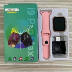 Reloj inteligente I9 Pro Max en caja abierta, mostrando correa rosa, pantalla negra, cargador y cable USB. Incluye caja verde con de variantes.