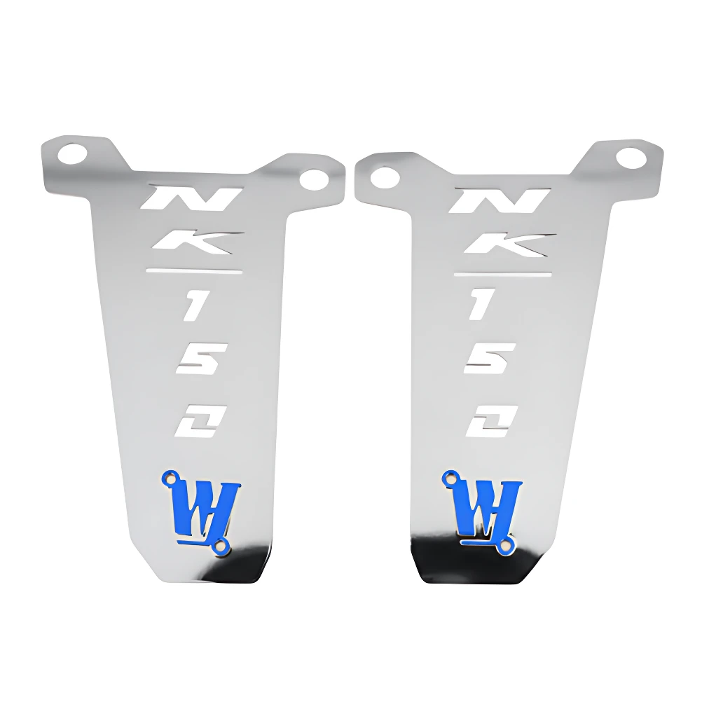 Dos soportes de acero inoxidable para repisa de pies de moto Nk 150, con grabado en azul y acabado brillante.