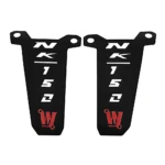 Dos soportes de acero inoxidable negro con logotipos blancos y rojo, modelo NK 152, diseñados para proteger defensas de motos al estacionar.