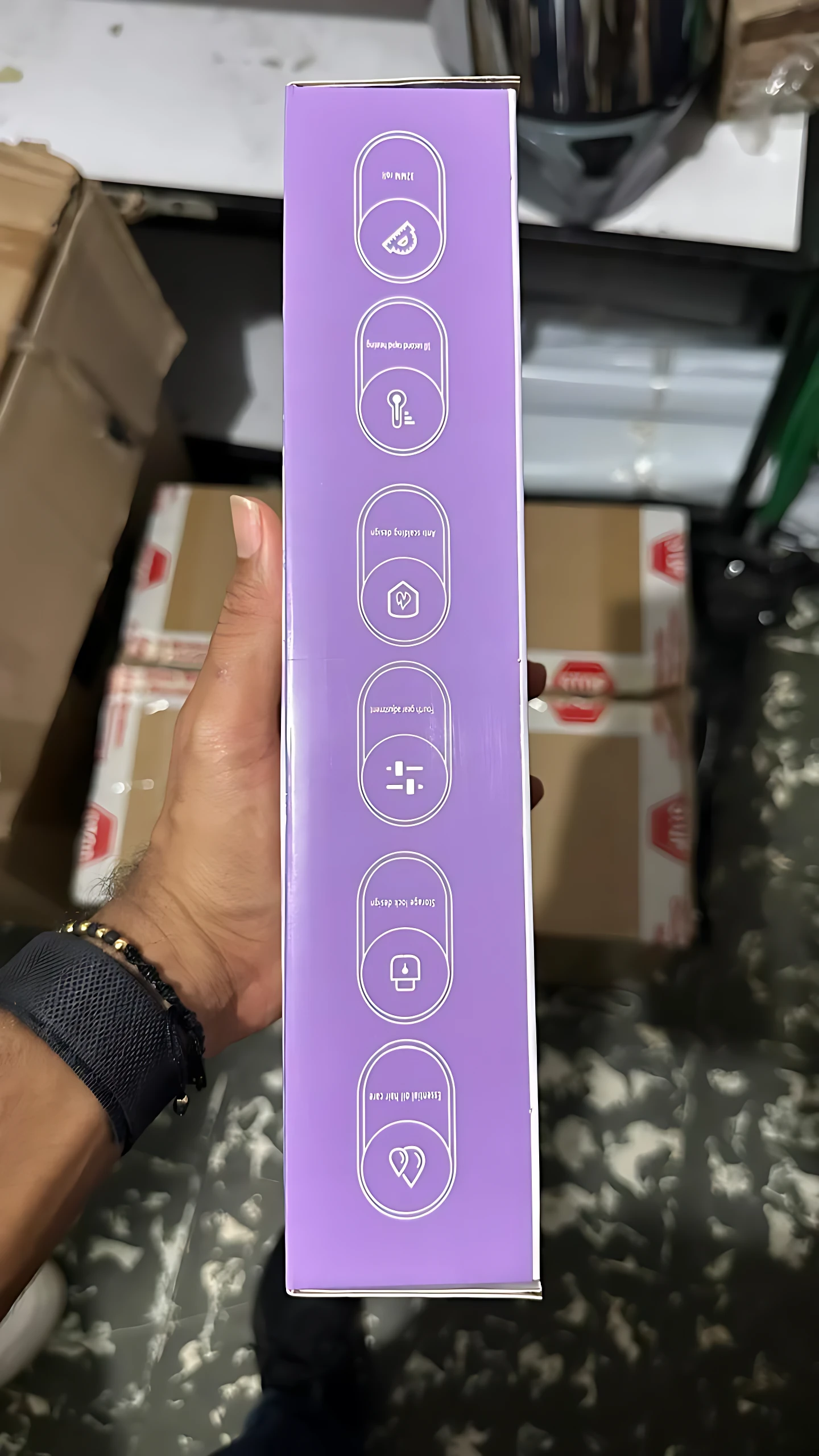 Caja morada del rizador portátil compacto LR-288, mostrando iconos de funciones en su lateral.