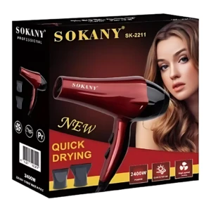 Secador de pelo Sokany modelo SK-2211 en color rojo oscuro, con boquillas intercambiables visibles, mujer con cabello ondulado al lado, etiqueta de 2400W y función de secado rápido.