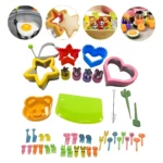 Set de 42 piezas de moldes cortadores de acero inoxidable en colores amarillo, rojo, azul, rosa y verde, con formas de estrella, corazón, huevo, oso y utensilios de cocina, ideales para decorar galletas y almuerzos escolares.
