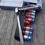 Llave de impacto King Tools con 12 enchufes en caja, sobre superficie de concreto.