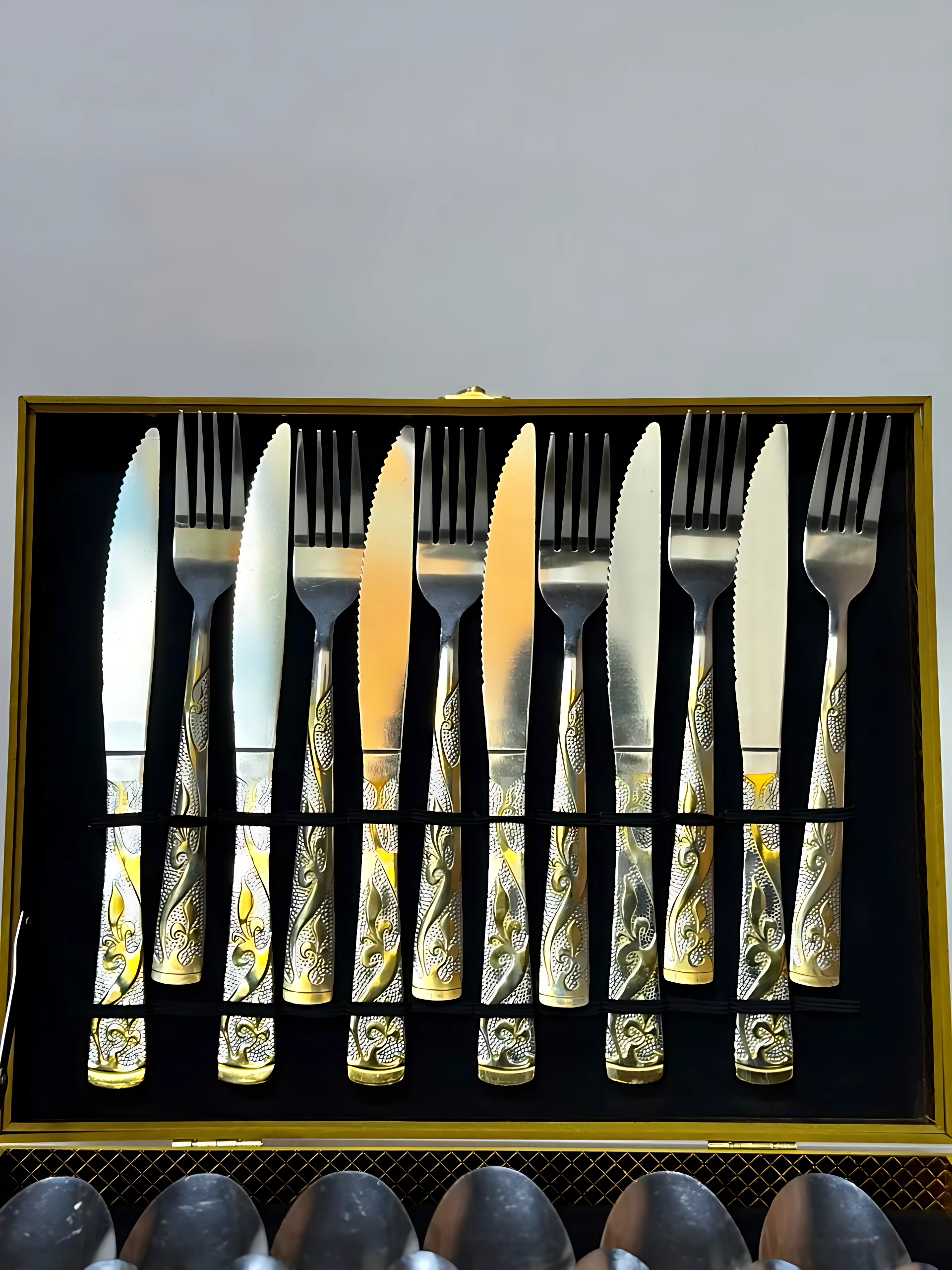 Set de Cubiertos de Acero Inoxidable de Lujo - Viste la mesa con estilo formal