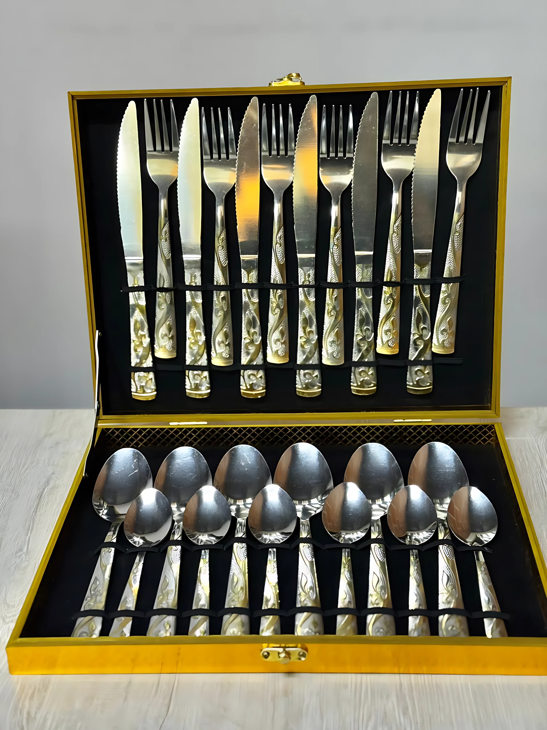 Set de Cubiertos de Acero Inoxidable de Lujo - Viste la mesa con estilo formal
