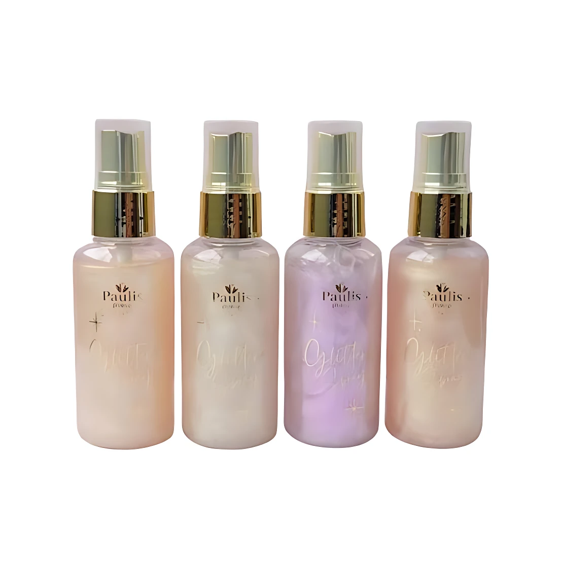Cuatro botellas de spray iluminador corporal Paulis en tonos nude, blanco, lavanda y rosa pálido, con pump dorado y etiqueta frontal con logotipo y nombre del producto.