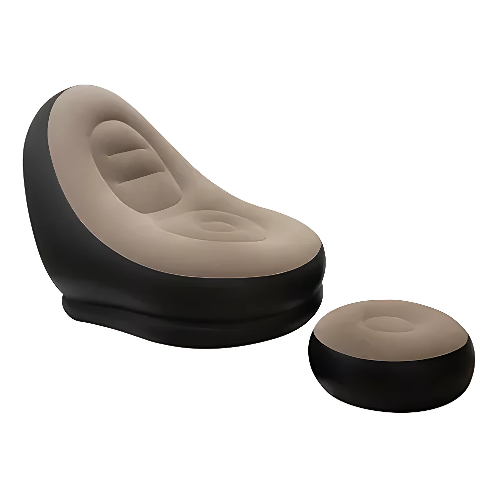 Sillón inflable ergonómico color beige y negro con reposapiés separado, ideal para uso interior o exterior.