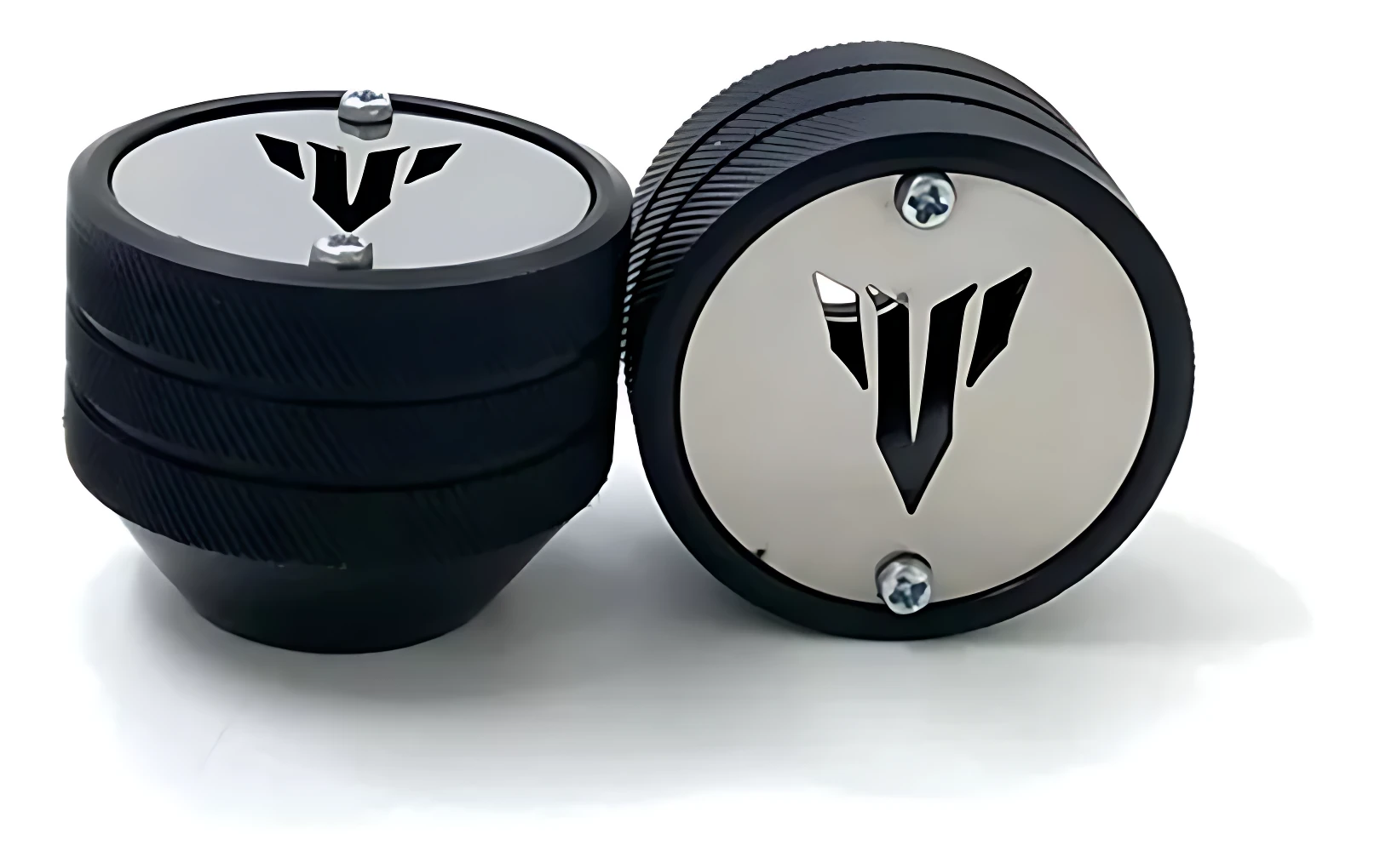 Dos sliders MT 15 de acero inoxidable con acabado negro y plateado, diseñados para proteger el chasis de impactos y arañazos.