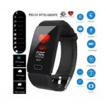 Reloj inteligente Q1 en color negro con correa de silicona, pantalla digital mostrando latidos cardíacos y datos de actividad física.