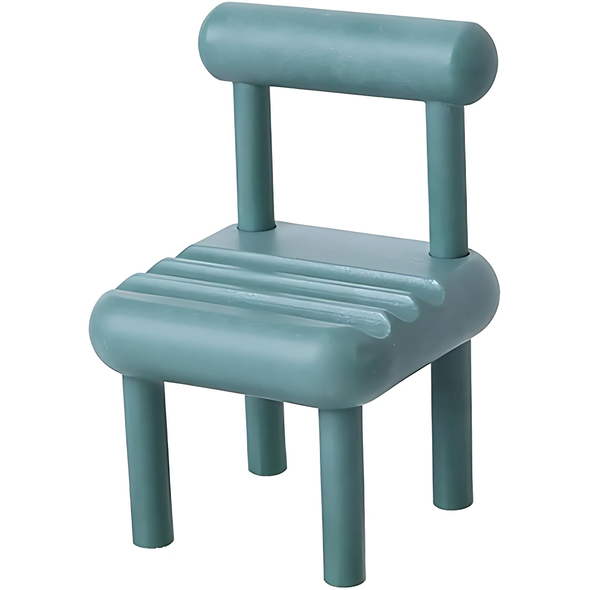 Silla infantil de plástico color azul verdoso, con respaldo alto y asiento acolchado, diseñada para niños pequeños.