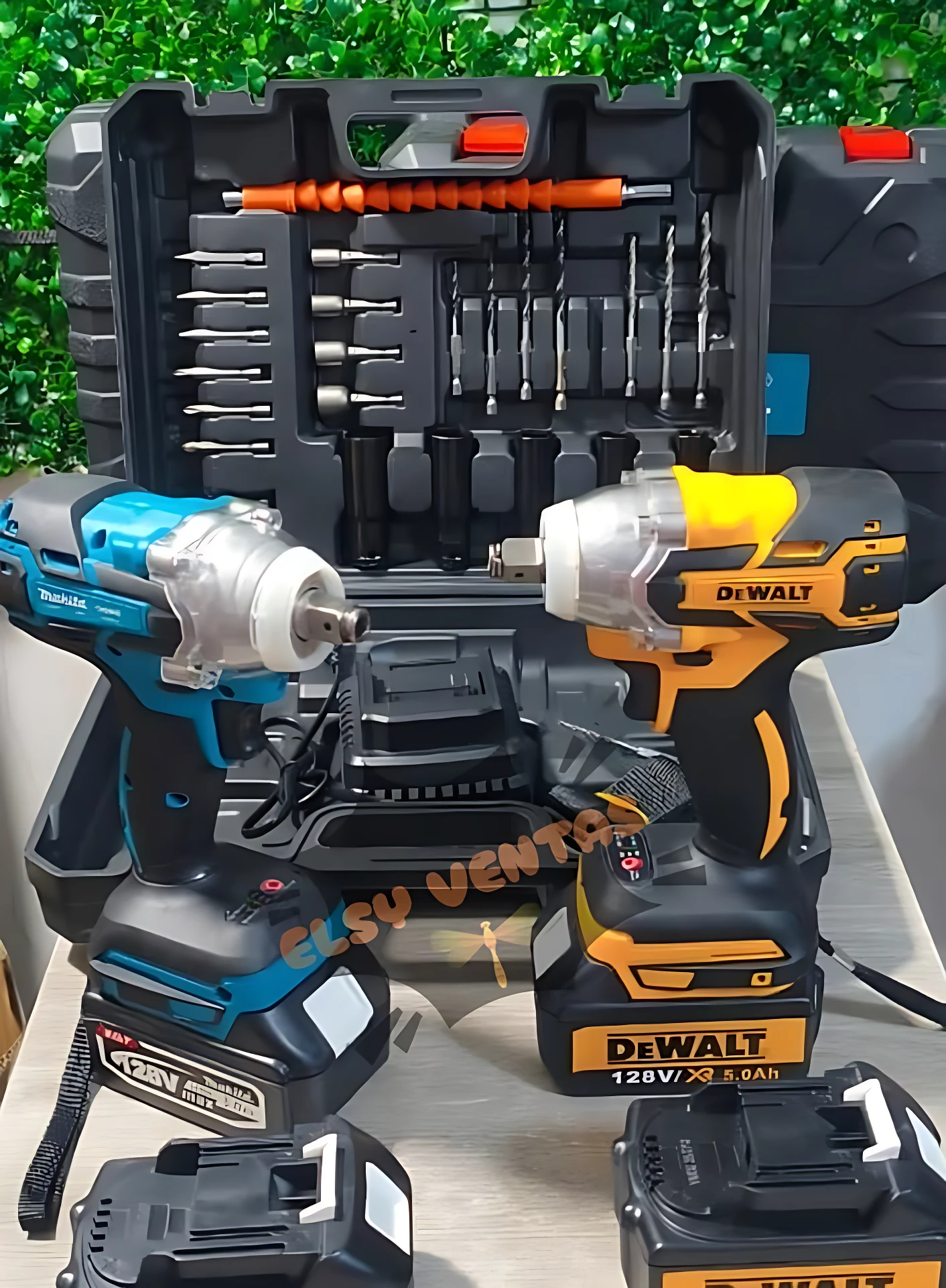 Taladro inalámbrico DeWalt 128V en caja de transporte con 23 accesorios organizados, incluye dos baterías recargables y cargador.