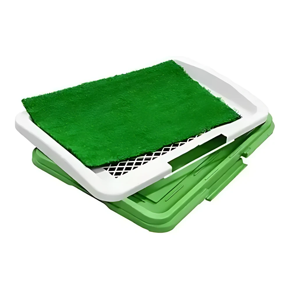 Tapete entrenador para cachorros en verde con base de drenaje y rejilla blanca, diseñado para adiestramiento de micción en interiores.